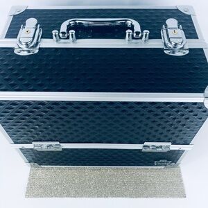 NWOT: Caboodles- makeup case black